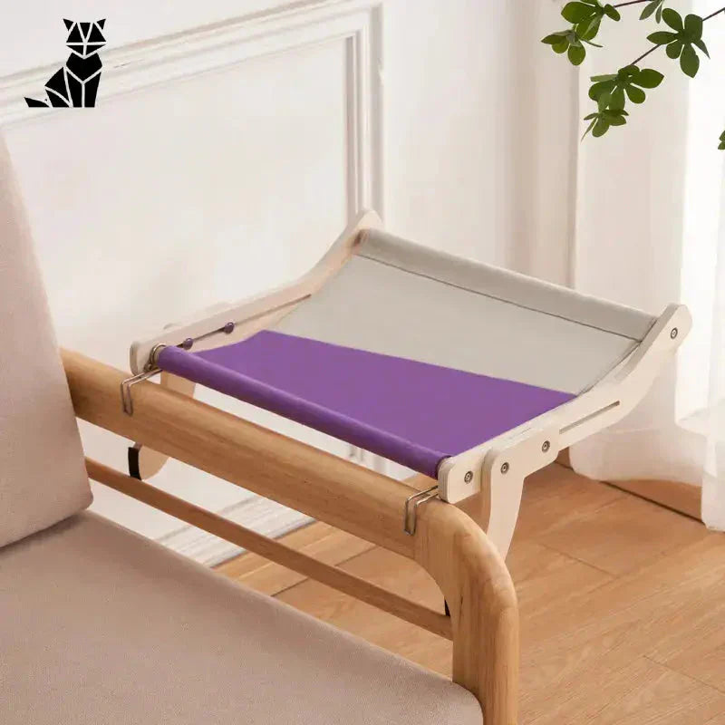 Banc en bois avec assise violette en Hamac suspendu doux pour chat, vue, hamac suspendu