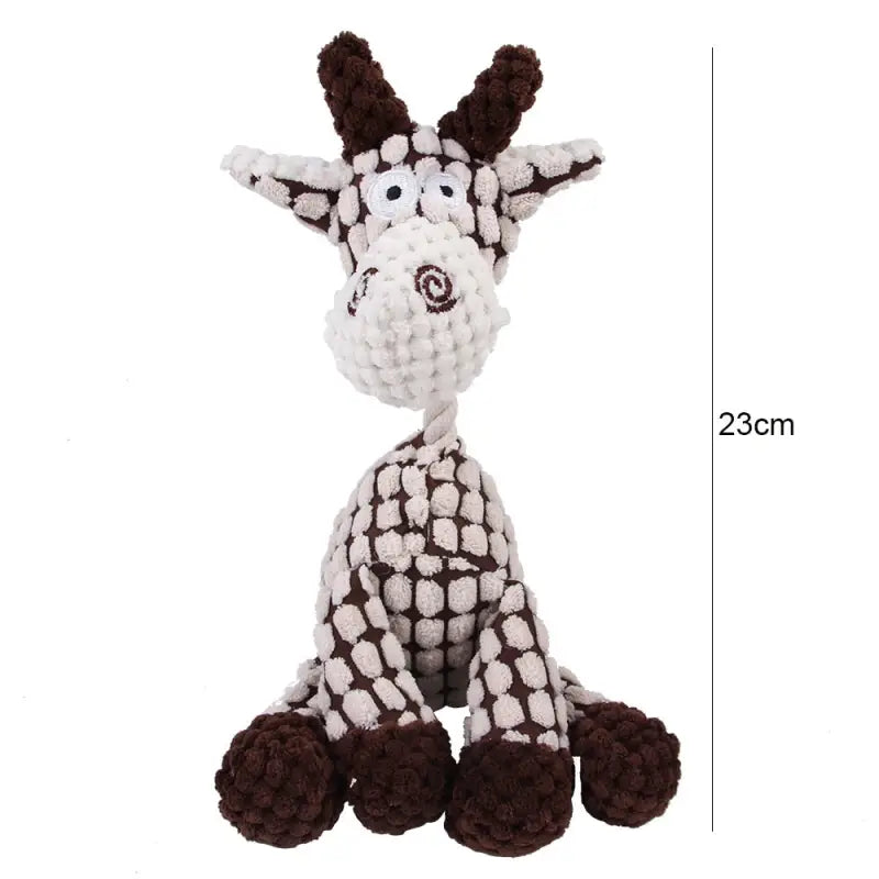 Gros plan d’une girafe en peluche de forme dâne sur une surface blanche, jouet d’éveil pour enfants