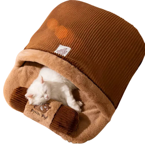 Chat dormant dans une couverture brune sur le sol - Lit d’hiver douillet pour chat couchage amovible Transparent Background